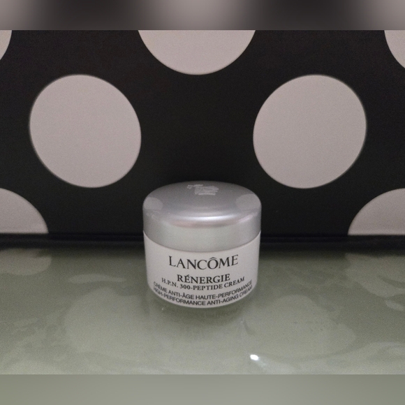 2/$20✨️Lancome Renergie Cream✨️ - Picture 2 of 4
